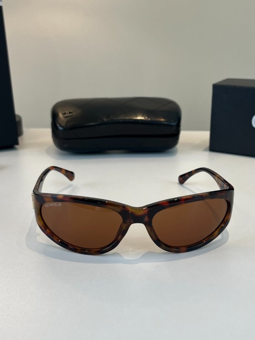 Vintage Chanel gold logo sunglasses - Picture 8 of 10